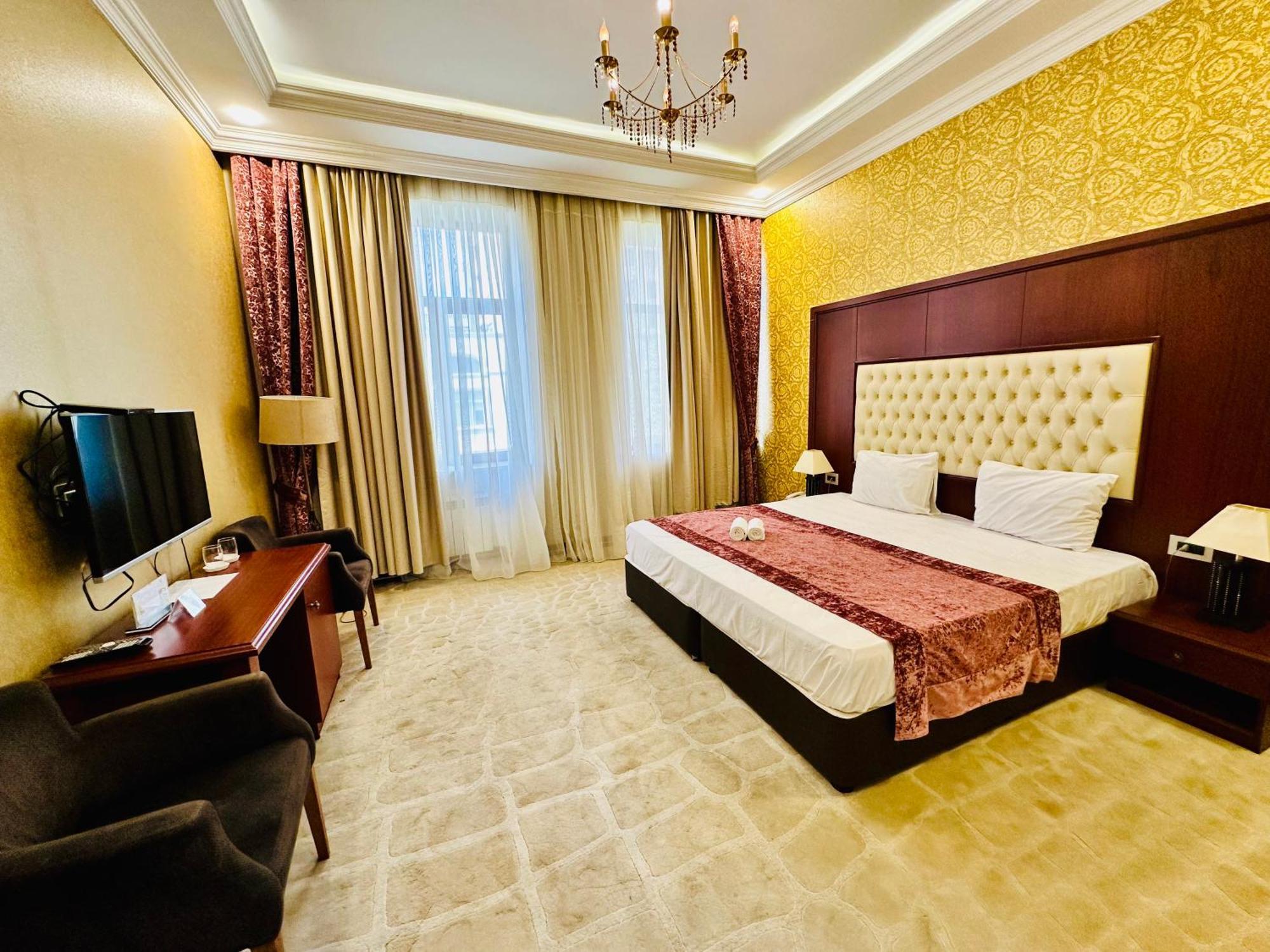 Clover Hotel Baku Formula 1 View Exterior photo